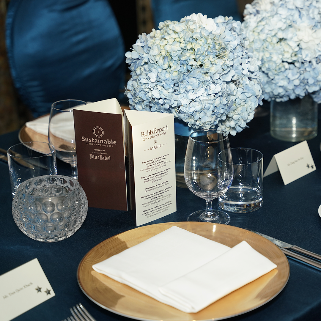 Không gian bàn tiệc sự kiệnSustainable Luxury Awards 2022