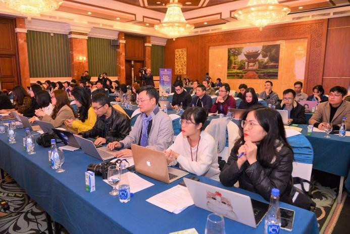 Các học viên chăm chú theo dõi các nội dung tại buổi tập huấn