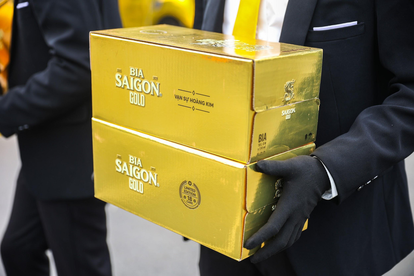 Sắc vàng sang trọng của Bia Saigon Gold như báo hiệu mùa xuân mới lại đến và là món quà ý nghĩa, đẳng cấp tới mọi người