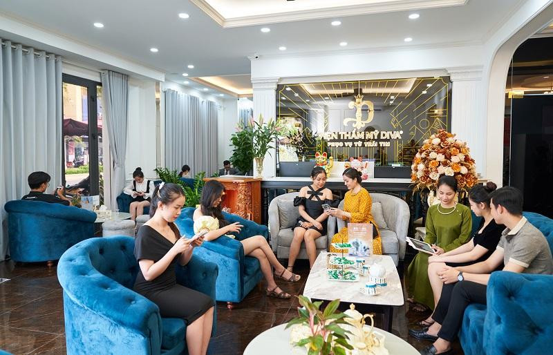 Đội ngũ chăm sóc khách hàng luôn phục vụ tận tâm, lắng nghe và thấu hiểu mọi nhu cầu khách hàng. Đội ngũ chăm sóc khách hàng luôn phục vụ tận tâm, lắng nghe và thấu hiểu mọi nhu cầu khách hàng.