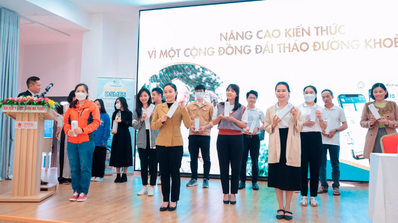 Người bệnh đái tháo đường và người thân tham gia các hoạt động tại ngày hội