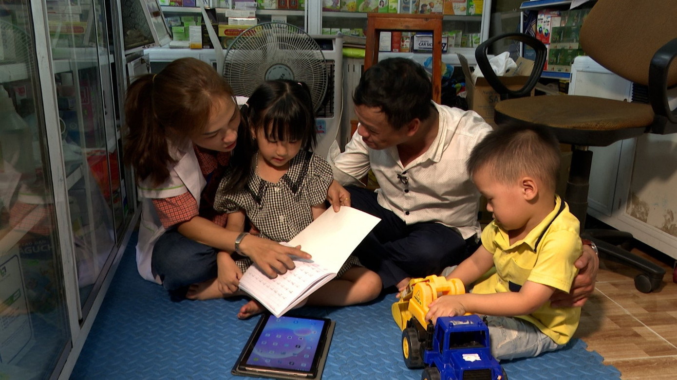 Anh Lê Quang Toán và gia đình nhỏ của mình hiện tại. Ảnh: Nối trọn yêu thương Anh Lê Quang Toán và gia đình nhỏ của mình hiện tại. Ảnh: Nối trọn yêu thương