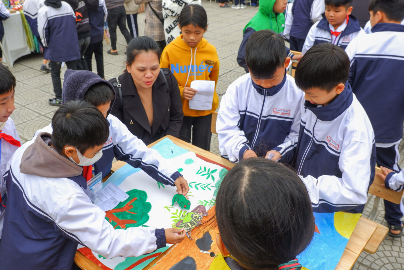 Sáng kiến “phòng thí nghiệm” STEM di động về môi trường (Environment lab for Kid) được tổ chức tại trường THCS Đồng Quang (Quốc Oai, Hà Nội) với nhiều hoạt động thực hành