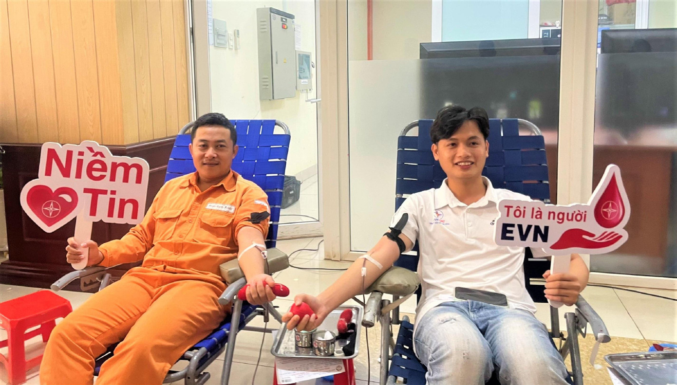 Cán bộ công nhân viên PC Đắk Nông tham gia “Tuần lễ hồng EVN lần VIII”