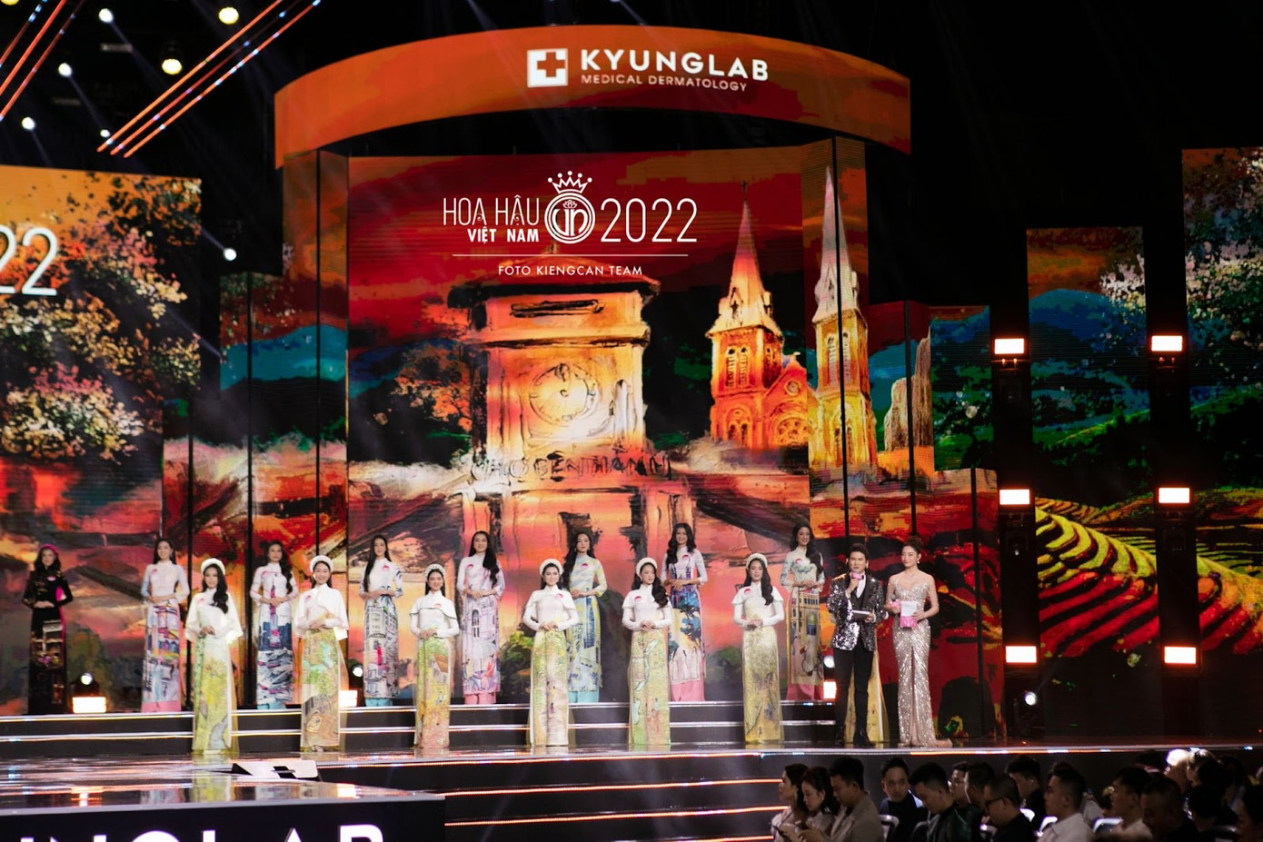 Một trong những phần trình diễn áo dài vô cùng đặc sắc tại sân khấu HHVN 2022