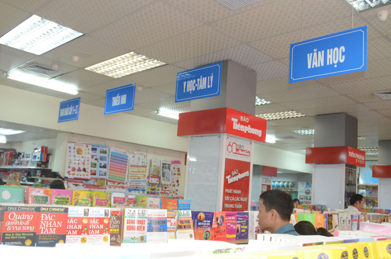 Với hơn 20.000 đầu sách, đủ mọi chủng loại