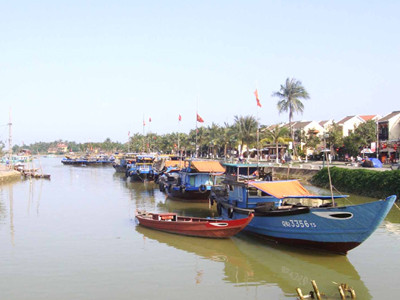 Bên sông Hoài, nhiều nhà cửa khang trang nhờ phụ nữ phổ cổ lấy chồng Tây 