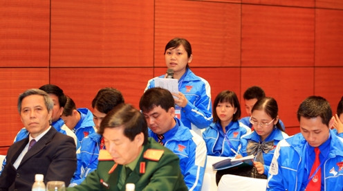 Đại biểu tham gia góp ý tại Trung tâm thảo luận dố 1