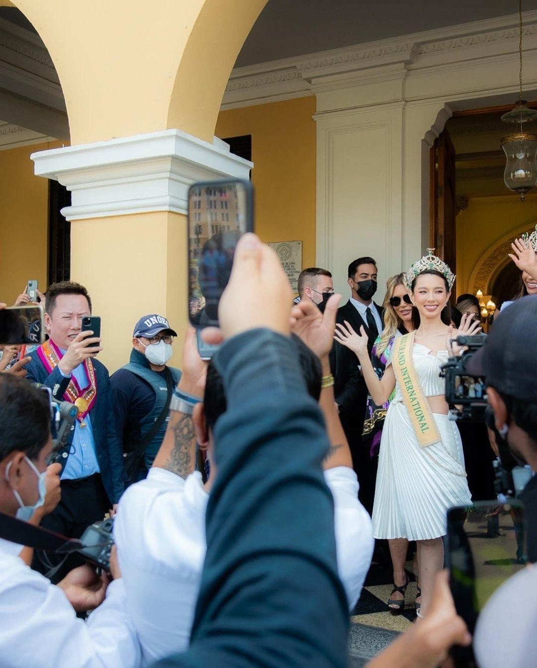 Xuất hiện ở Peru, Thuỳ Tiên được báo chí và người hâm mộ chào đón nồng nhiệt.