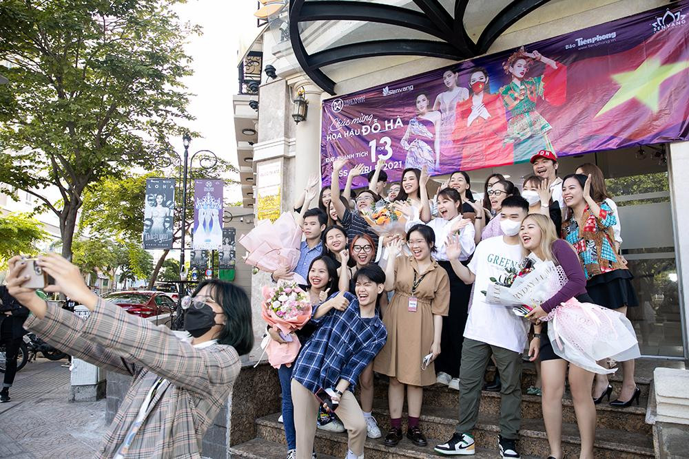 Đồng thời, cô cũng không làm người hâm mộ thất vọng khi khẳng định được vị thế của Việt Nam tại đấu trường nhan sắc quốc tế.