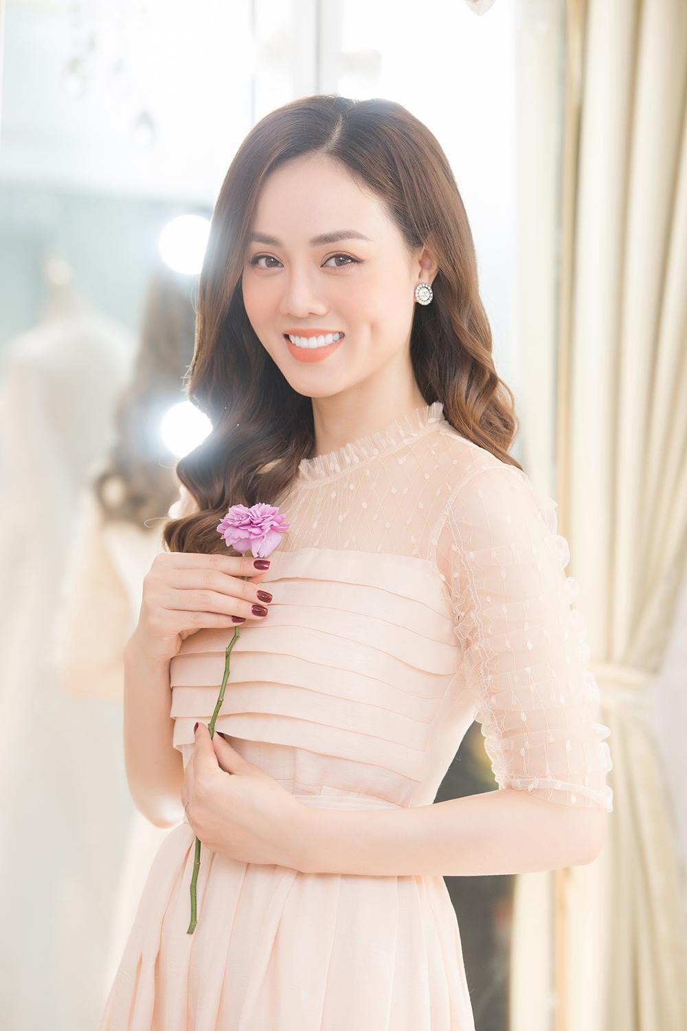 Trong suốt thời gian qua, Ngọc Hà luôn túc trực để chăm sóc cho ông xã một cách chu đáo nhất.