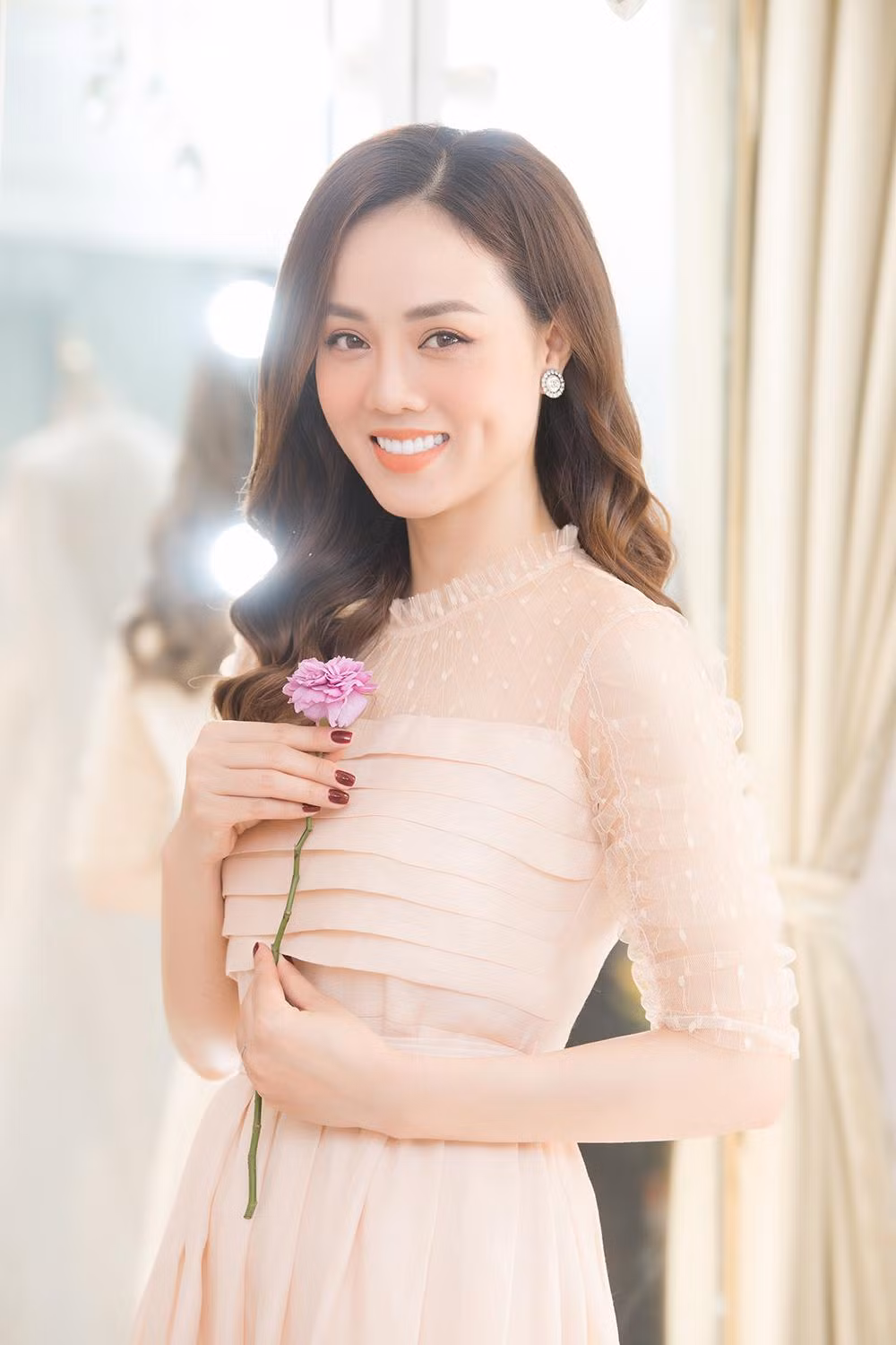 Trong suốt thời gian qua, Ngọc Hà luôn túc trực để chăm sóc cho ông xã một cách chu đáo nhất.
