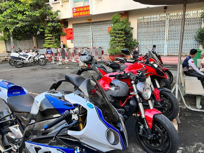 Dàn xe phân khối lớn bị bắt. Dàn xe phân khối lớn bị bắt.