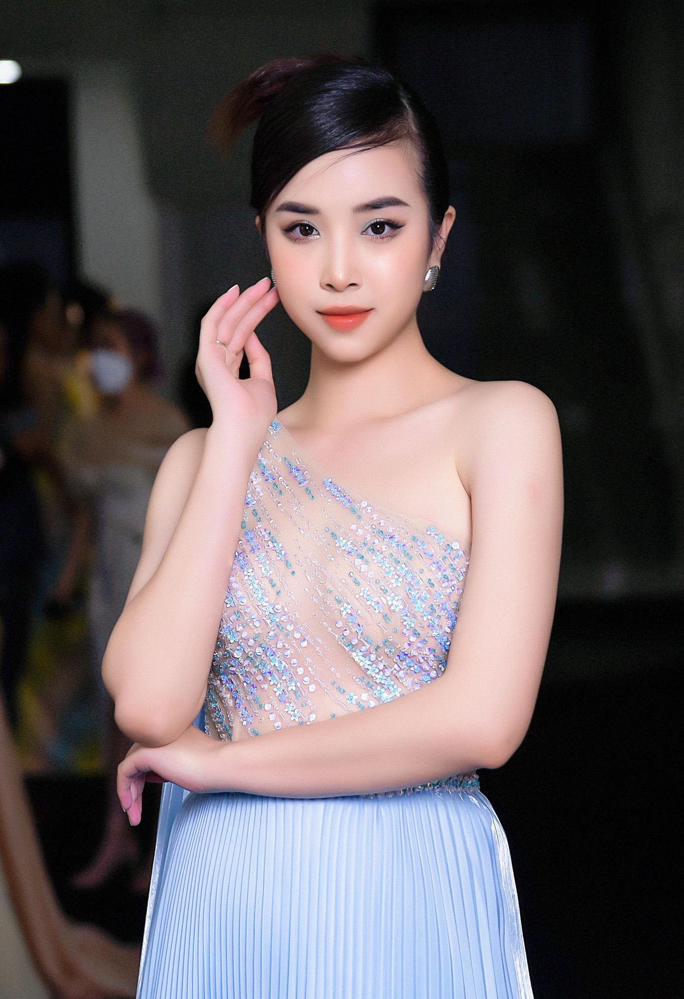 Á hậu Thuý An diện váy xuyên thấu, đính đá lấp lánh. Á hậu Thuý An diện váy xuyên thấu, đính đá lấp lánh.