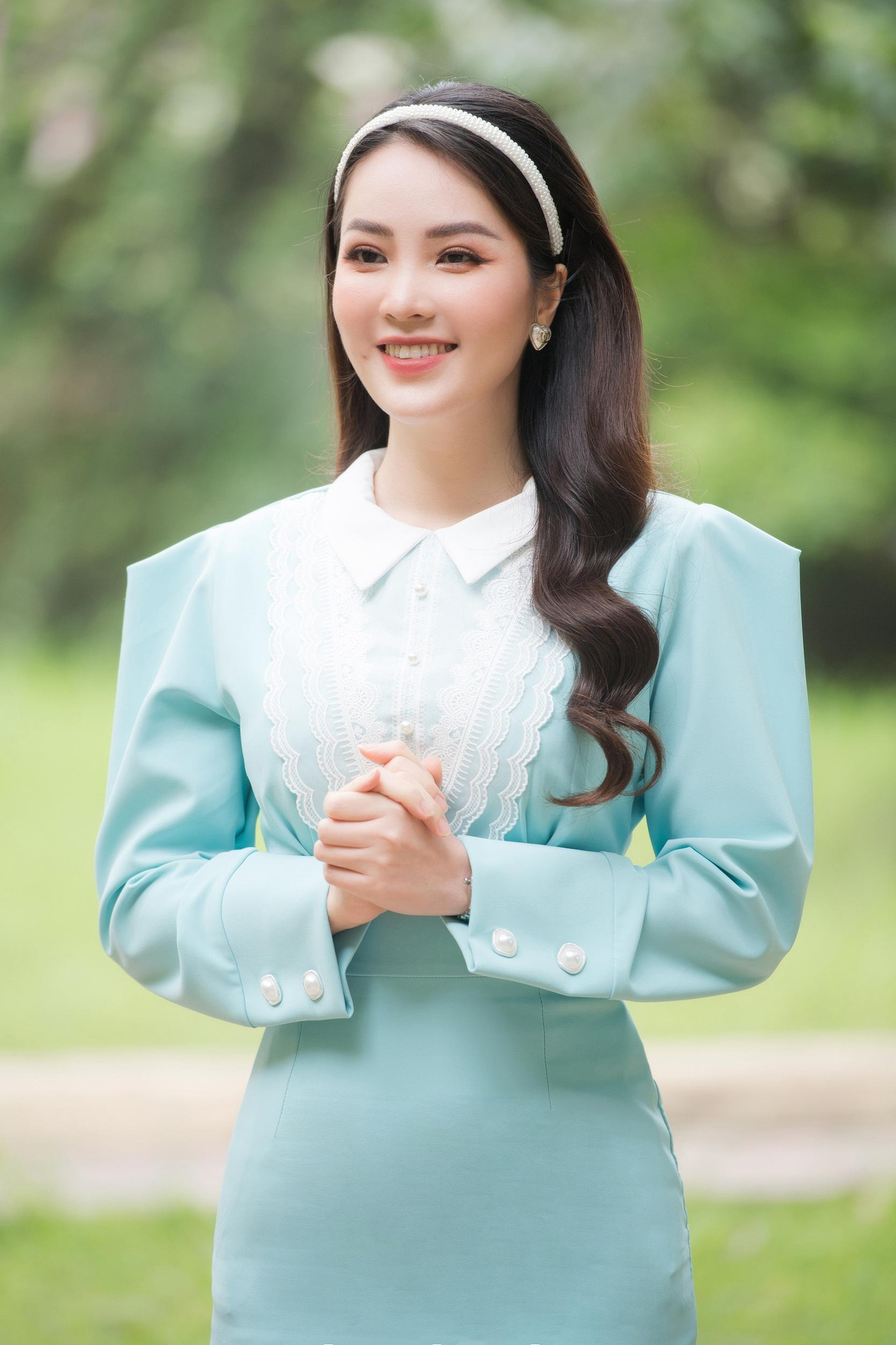 Á hậu Thuỵ Vân xuất hiện xinh đẹp và rạng rỡ tại sự kiện.