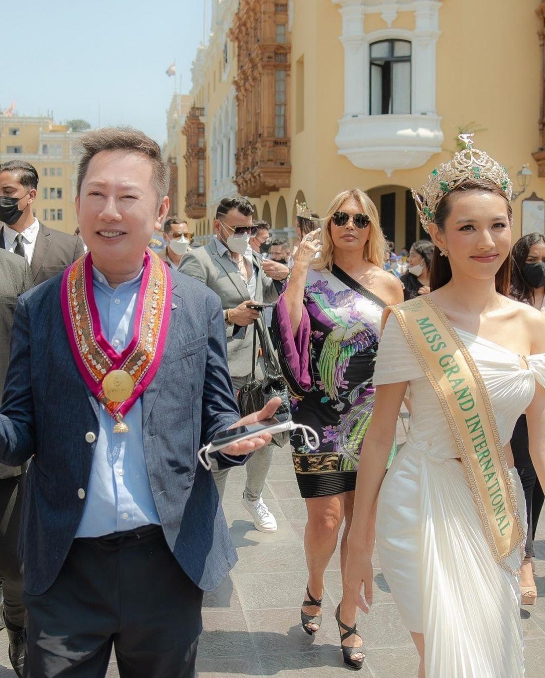 Trên trang cá nhân, người đẹp chia sẻ sự bất ngờ khi nhận được sự chào đón vô cùng nồng nhiệt của người hâm mộ.