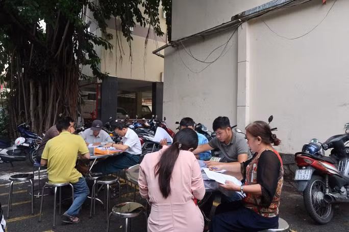 Các khách hàng nộp đơn tố cáo Công ty Alibaba