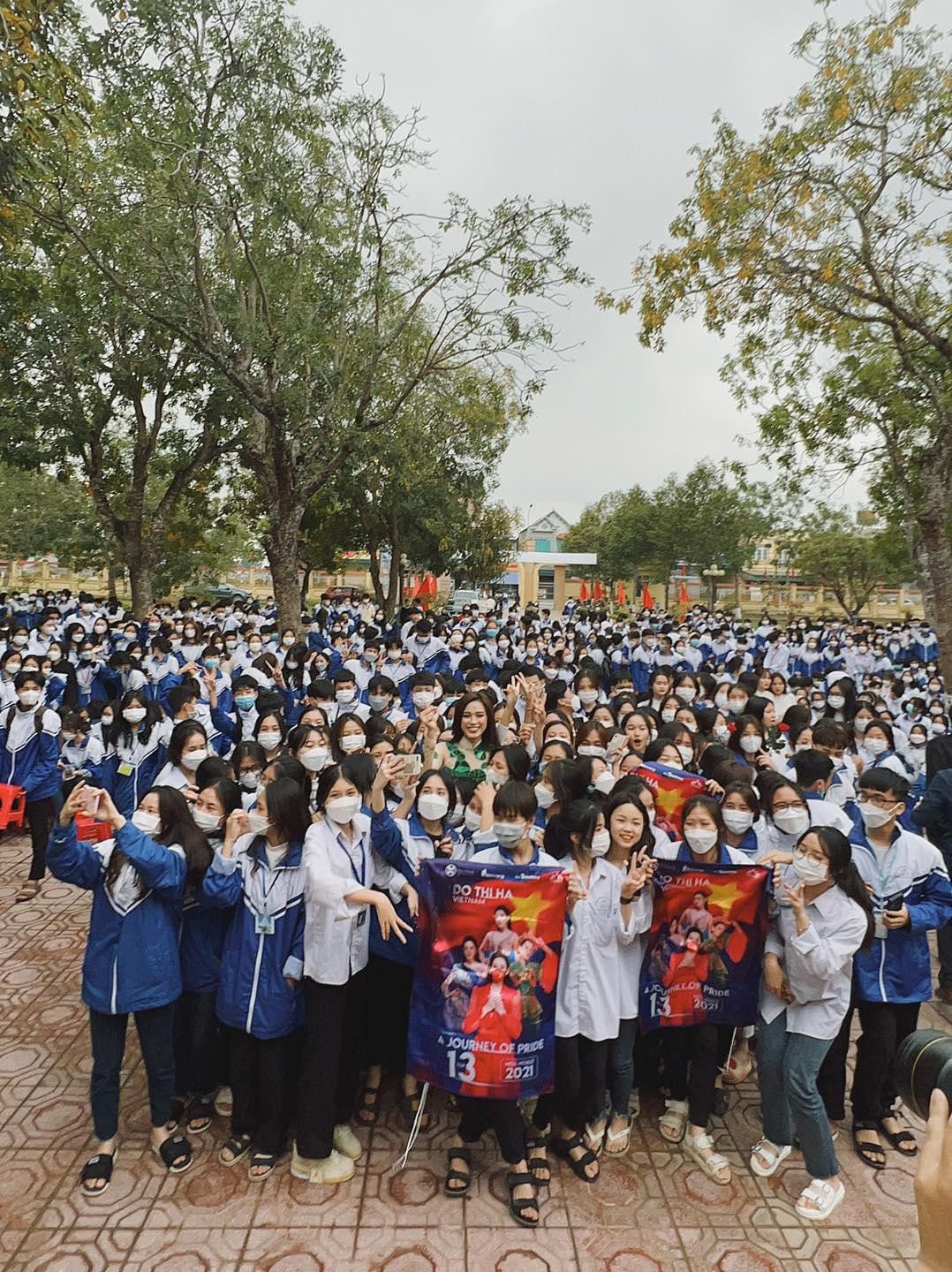 Đỗ Thị Hà tới thăm trường THPT Hậu Lộc 4. Đỗ Thị Hà tới thăm trường THPT Hậu Lộc 4.