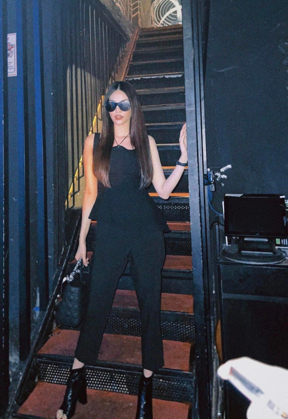 Hoa khôi Lan Khuê cá tính và cực 'ngầu' với cả 'cây đen'.