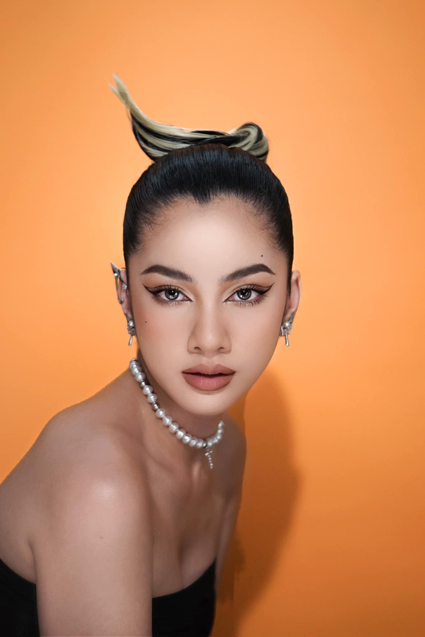 Người đẹp Cẩm Đan hoá quý cô cổ điển với kiểu trang điểm mắt mèo ấn tượng.