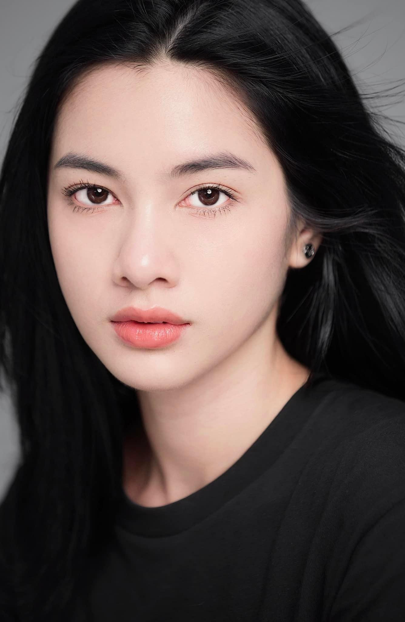 Người đẹp Cẩm Đan khoe nhan sắc tự nhiên, trong trẻo khi trang điểm nhẹ nhàng. Người đẹp Cẩm Đan khoe nhan sắc tự nhiên, trong trẻo khi trang điểm nhẹ nhàng.