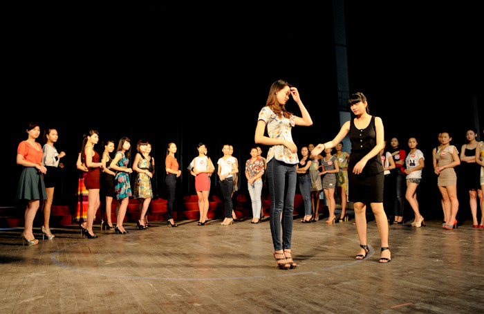 Thuộc số báo danh khi được xướng tên. Thuộc số báo danh khi được xướng tên.