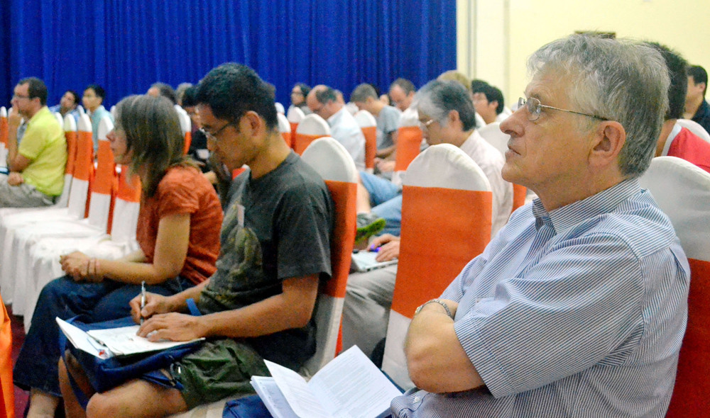 Giáo sư Klaus von Klitzing tại Hội nghị vật lý Nano