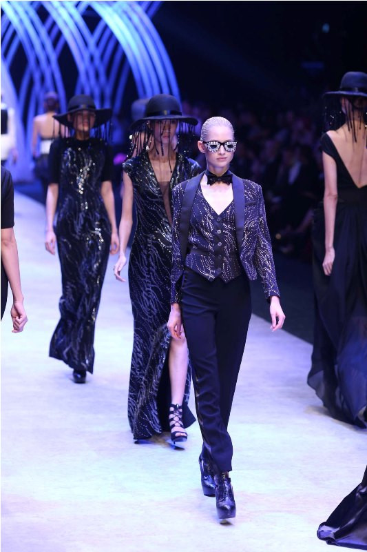 Thanh Hằng gây ấn tượng với áo dài dát vàng 1,2 tỉ ảnh 5