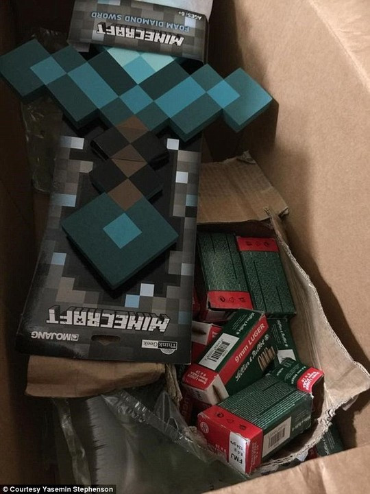 Mua đồ chơi cho con giật mình nhận luôn 800 viên đạn ảnh 1