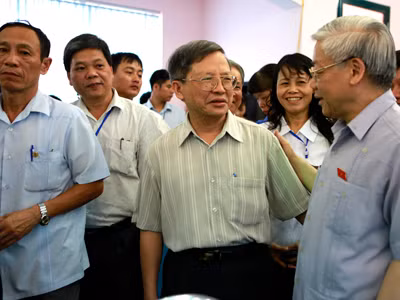 TBT Nguyễn Phú Trọng tiếp xúc cử tri quận Ba Đình, Hà Nội. Ảnh: Hồng Vĩnh. TBT Nguyễn Phú Trọng tiếp xúc cử tri quận Ba Đình, Hà Nội. Ảnh: Hồng Vĩnh