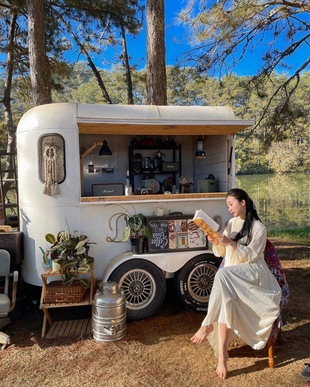 Có cuộc sống nhiều người mơ ước, Dương cho rằng đó không phải là sự nghiệp ổn định (vì kinh doanh không bao giờ là ổn định) hay những chuyến đi xa (bởi ai cũng có thể đặt chân đến những nơi mà Dương đã đi qua), Dương nghĩ điều cô truyền cảm hứng là tư tưởng độc lập, tự do, dám nghĩ, dám làm những điều mình muốn.