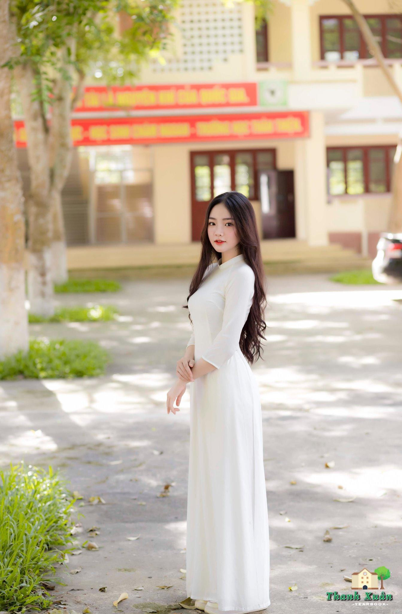 Phạm Hoàng Châu Anh mong muốn trở thành người con gái tài năng, hiện đại song vẫn giữ được nét duyên dáng, dịu dàng. Phạm Hoàng Châu Anh mong muốn trở thành người con gái tài năng, hiện đại song vẫn giữ được nét duyên dáng, dịu dàng.