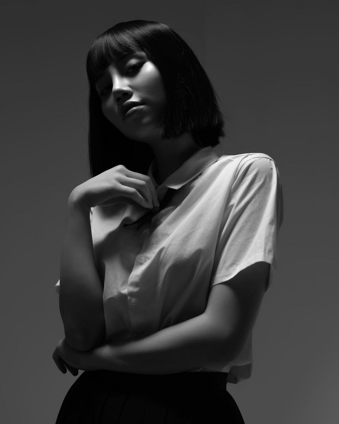 Cô bạn đã nghiên cứu nhân vật rất kỹ từ kiểu tóc, ánh mắt đến thần thái để diễn sao cho giống nhất.