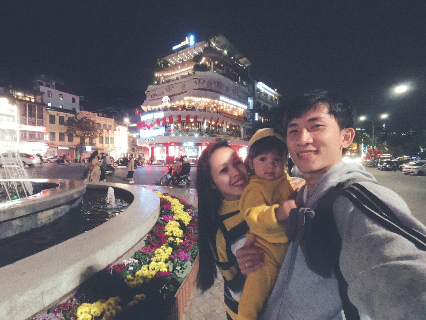 Gia đình trẻ đến Hà Nội hồi tháng 1 vừa qua Gia đình trẻ đến Hà Nội hồi tháng 1 vừa qua