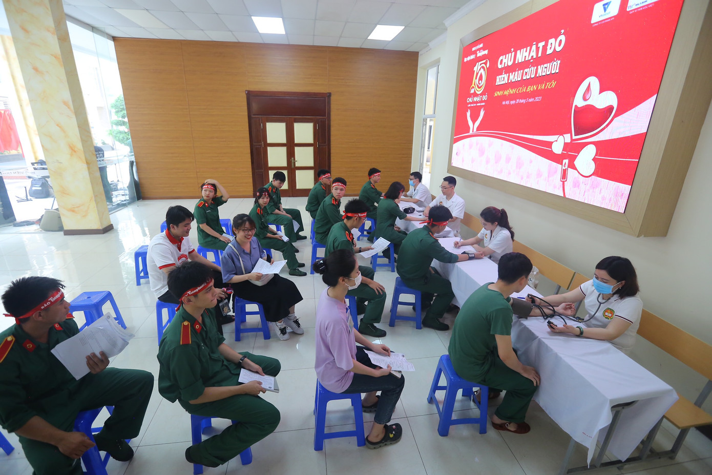 Khu vực kiểm tra sức khỏe, đo huyết áp trước khi hiến máu.