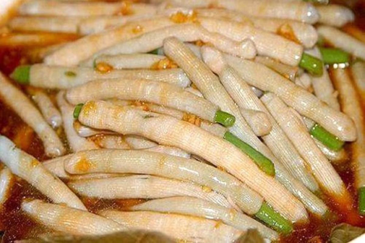 Sá sùng là món quà đặc biệt từ biển, mang giá trị dinh dưỡng cao (Ảnh: VTC News) Sá sùng là món quà đặc biệt từ biển, mang giá trị dinh dưỡng cao (Ảnh: VTC News)