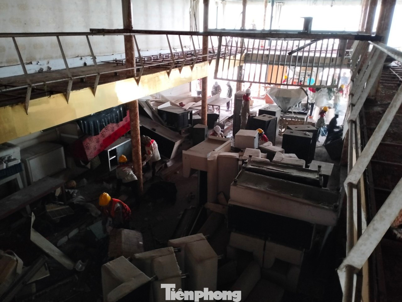 Việc di dời du thuyền ra khỏi hồ Tây sẽ trả lại cảnh quan xanh - sạch - đẹp cho hồ.