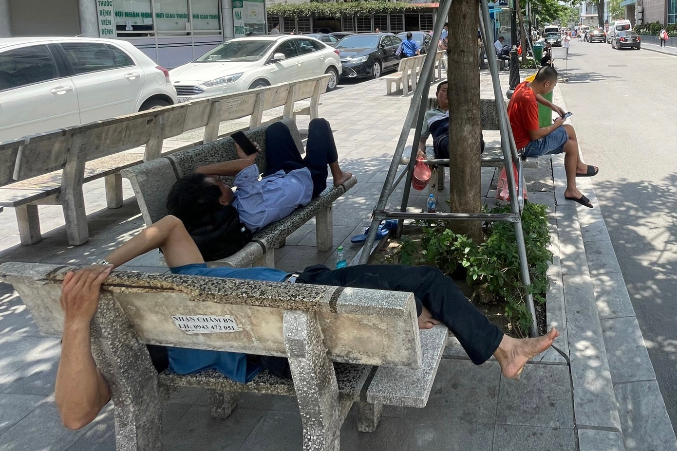 Dự báo những ngày tới, miền Bắc tiếp tục nắng nóng gay gắt và đặc biệt gay gắt. Ngày 19/5, nắng nóng hạ nhiệt, vùng núi có mưa rào và dông rải rác. Từ 20/5, nắng nóng gia tăng trở lại, kéo dài đến khoảng 23/5. Dự báo những ngày tới, miền Bắc tiếp tục nắng nóng gay gắt và đặc biệt gay gắt. Ngày 19/5, nắng nóng hạ nhiệt, vùng núi có mưa rào và dông rải rác. Từ 20/5, nắng nóng gia tăng trở lại, kéo dài đến khoảng 23/5.