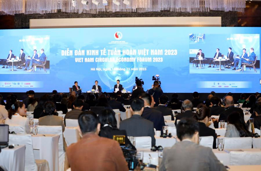 Diễn đàn Kinh tế tuần hoàn Việt Nam 2023 có chủ đề “Xây dựng Kế hoạch hành động quốc gia thực hiện Kinh tế tuần hoàn”. Diễn đàn Kinh tế tuần hoàn Việt Nam 2023 có chủ đề “Xây dựng Kế hoạch hành động quốc gia thực hiện Kinh tế tuần hoàn”.