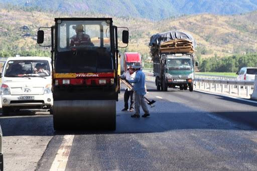 Theo Bộ trưởng Nguyễn Văn Thể, thay vì tìm lý do giải thích cho việc chậm giải ngân vốn, các chủ đầu tư nên tập trung tìm giải pháp để đẩy nhanh tiến độ các dự án.