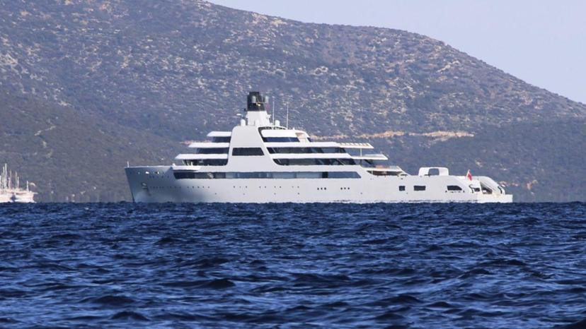 Siêu du thuyền Amadea của tỷ phú Nga Suleiman Kerimov đã vào hải phận Fiji mà không thông quan.