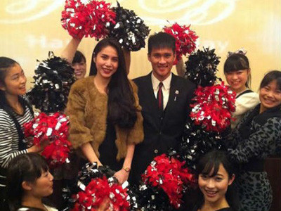 Thủy Tiên rất ngạc nhiên và hạnh phúc trước món quà của Công Vinh. Thủy Tiên rất ngạc nhiên và hạnh phúc trước món quà của Công Vinh