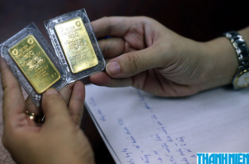 Vàng miếng nhái SJC rất khó phân biệt. Ảnh: Đào Ngọc Thạch