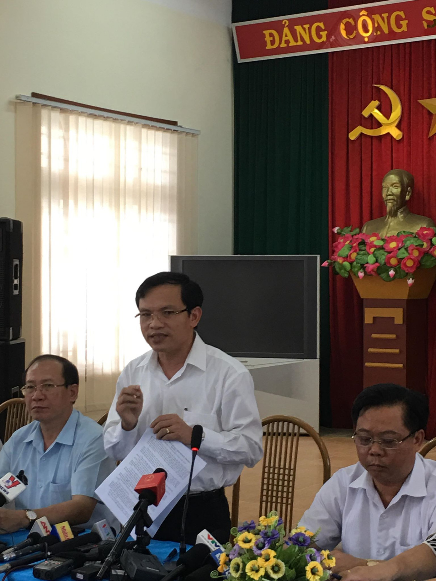 Phó Giám đốc Sở Giáo dục cùng 4 cán bộ sửa điểm thi ở Sơn La ảnh 3