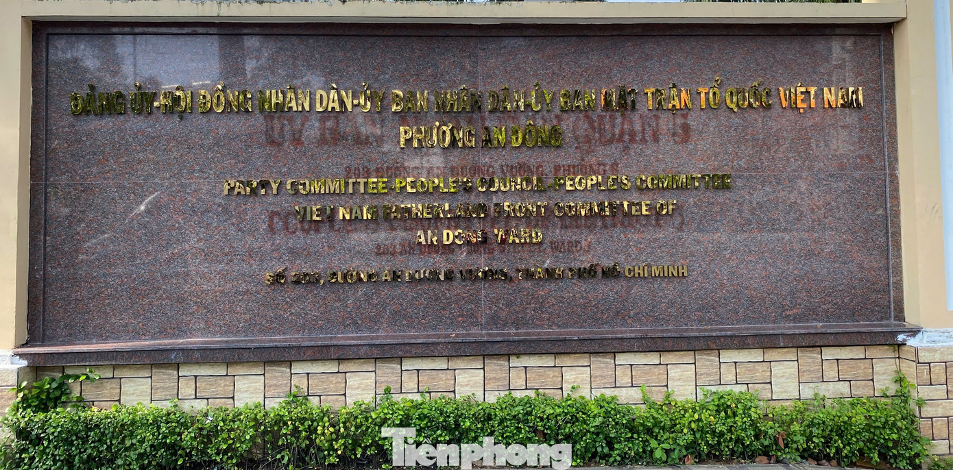 Trụ sở Đảng ủy - Hội đồng nhân dân - Ủy ban nhân dân - Uỷ ban mặt trận tổ quốc Việt Nam phường An Đông (đặt tại số 203 An Dương Vương, trụ sở UBND quận 5 cũ) đã được lắp bảng tên mới. Trụ sở Đảng ủy - Hội đồng nhân dân - Ủy ban nhân dân - Uỷ ban mặt trận tổ quốc Việt Nam phường An Đông (đặt tại số 203 An Dương Vương, trụ sở UBND quận 5 cũ) đã được lắp bảng tên mới.