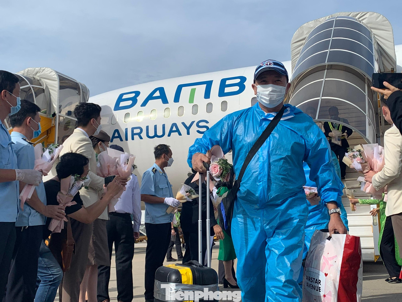 Khánh Hoà yêu cầu quản lý chặt khách du lịch quốc tế, trong ảnh là một du khách quốc tế có "hộ chiếu vắc xin" đến tham quan, nghỉ dưỡng tại địa phương. Ảnh L.H