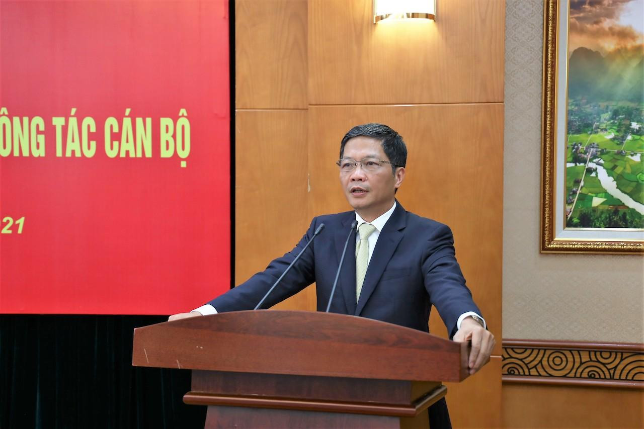 Trưởng Ban Kinh tế T.Ư Trần Tuấn Anh phát biểu chúc mừng tân Phó trưởng ban Nguyễn Duy Hưng Trưởng Ban Kinh tế T.Ư Trần Tuấn Anh phát biểu chúc mừng tân Phó trưởng ban Nguyễn Duy Hưng