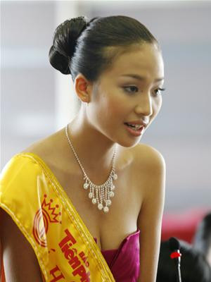 Á hậu 1 Phan Hoàng Minh Thư. Ảnh : Hồng Vĩnh.