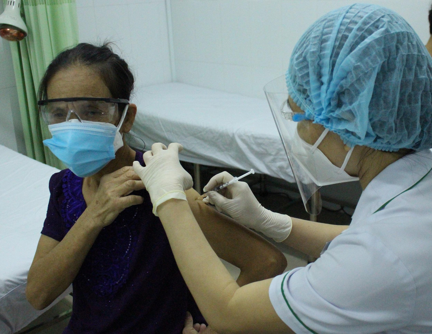 Những ngày tới, thành phố sẽ triển khai tiêm chủng vào khung thời gian sau 18 giờ. Những ngày tới, thành phố sẽ triển khai tiêm chủng vào khung thời gian sau 18 giờ.