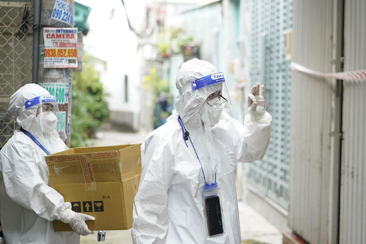 Các đội y tế lưu động là lực lượng đặc biệt quan trọng hỗ trợ chăm sóc F0 tại cộng đồng